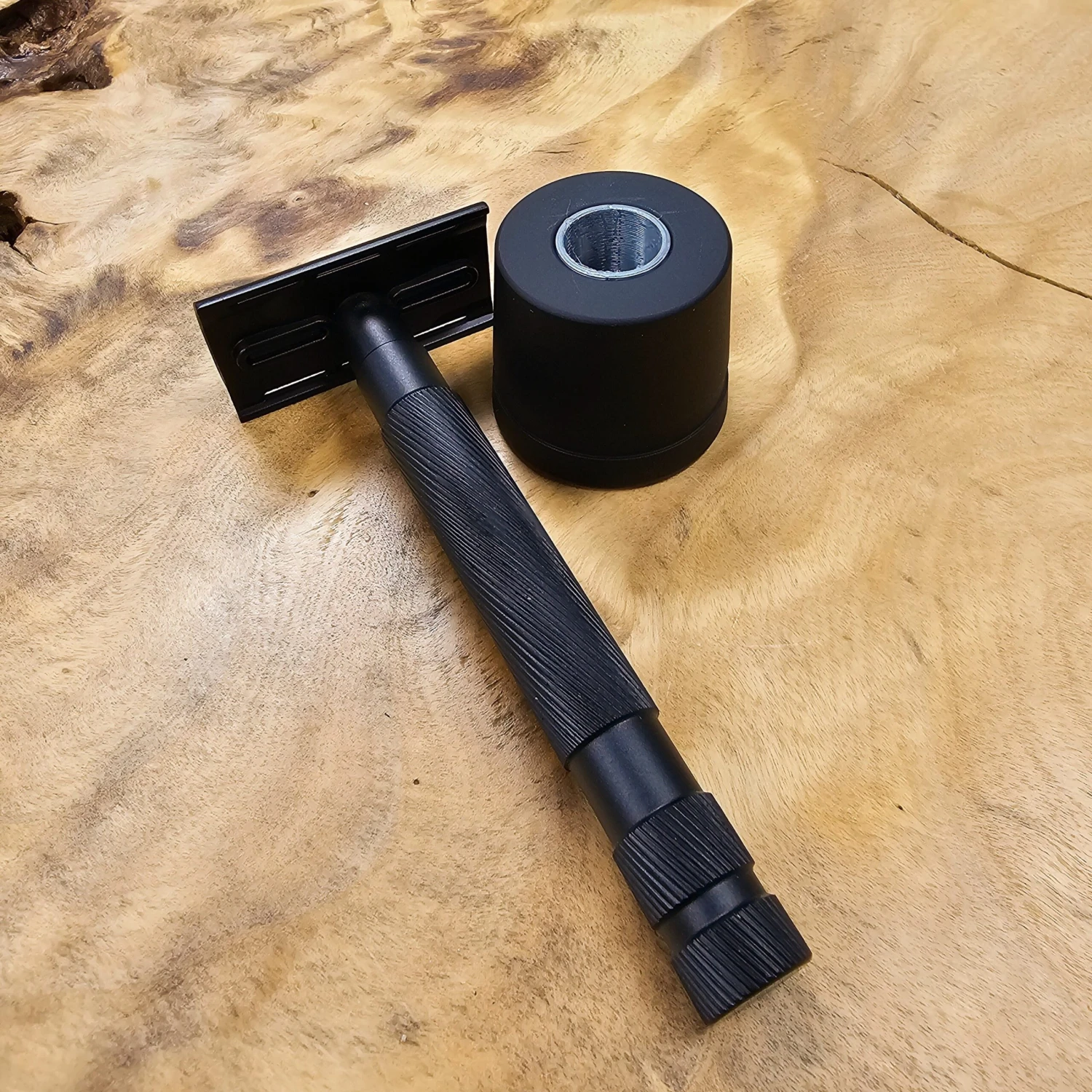 Grim Blades Double Edge Safety Razor With Stand 6 Grim Blades Double Edge Safety Razor With Stand - Image 4