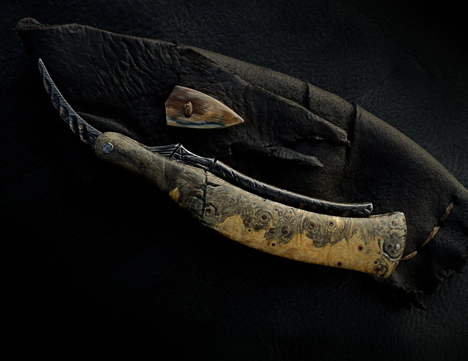 Dylan Farnham Buckeye Burl Sculpted Straight Razor 6 Dylan Farnham Buckeye Burl Sculpted Straight Razor - Image 4