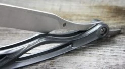 Discommon "Anodized Aluminum Scale With Traditional Grind" Straight Razor -Classic Shaving discommon anodized aluminum scale with traditional grind straight razor 3