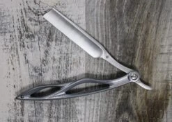 Discommon "Anodized Aluminum Scale With Traditional Grind" Straight Razor -Classic Shaving discommon anodized aluminum scale with traditional grind straight razor 4