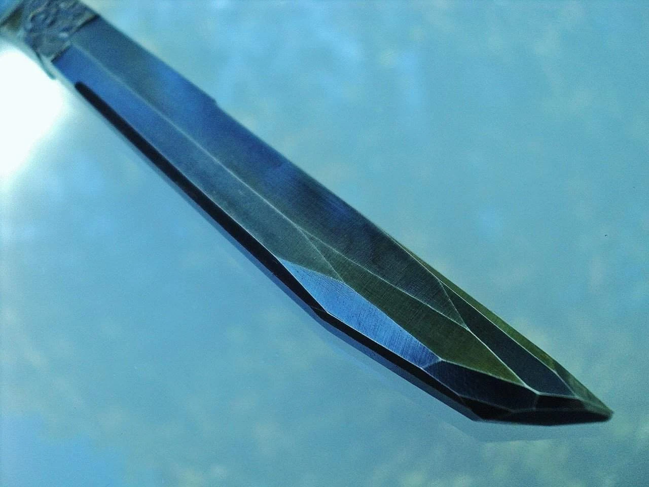 SOLD-Dylan Farnham #51, "The Dark Crystal" 7/8, Quarter-Hollow Kamisori Straight Razor, With Custom Storage Box 22 SOLD-Dylan Farnham #51, "The Dark Crystal" 7/8, Quarter-Hollow Kamisori Straight Razor, With Custom Storage Box - Image 20