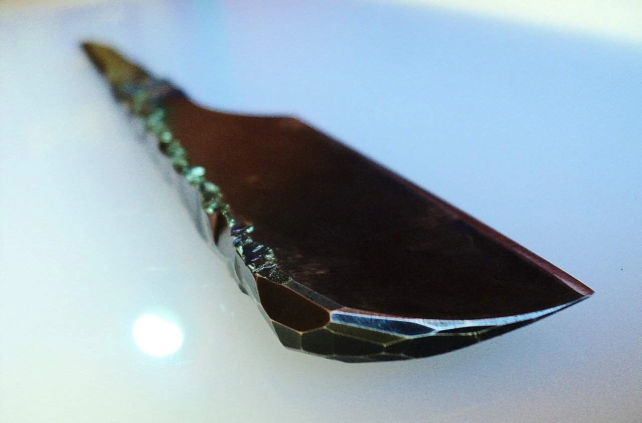 SOLD-Dylan Farnham #51, "The Dark Crystal" 7/8, Quarter-Hollow Kamisori Straight Razor, With Custom Storage Box 6 SOLD-Dylan Farnham #51, "The Dark Crystal" 7/8, Quarter-Hollow Kamisori Straight Razor, With Custom Storage Box - Image 4